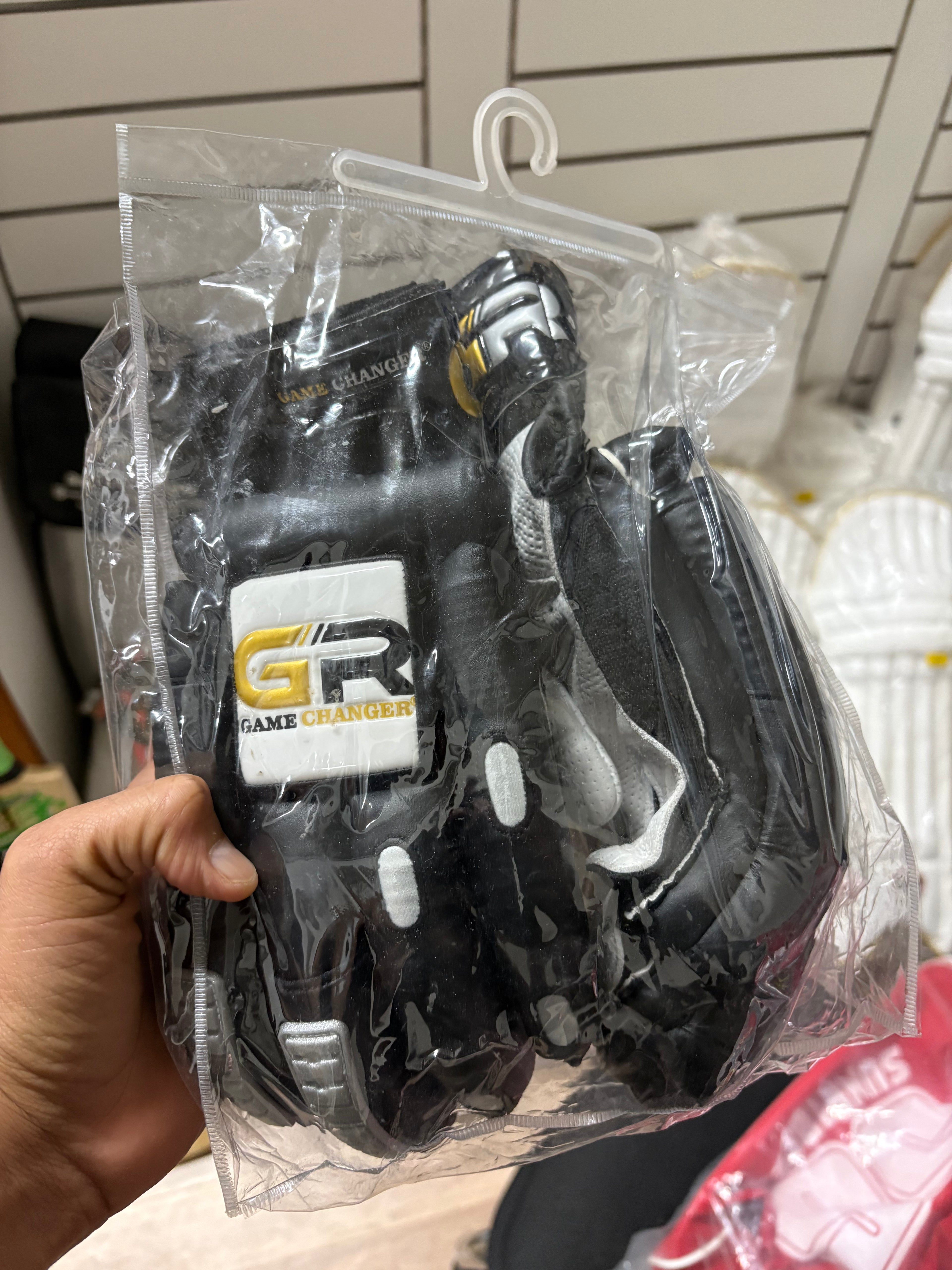 Gr Cricket Gloves