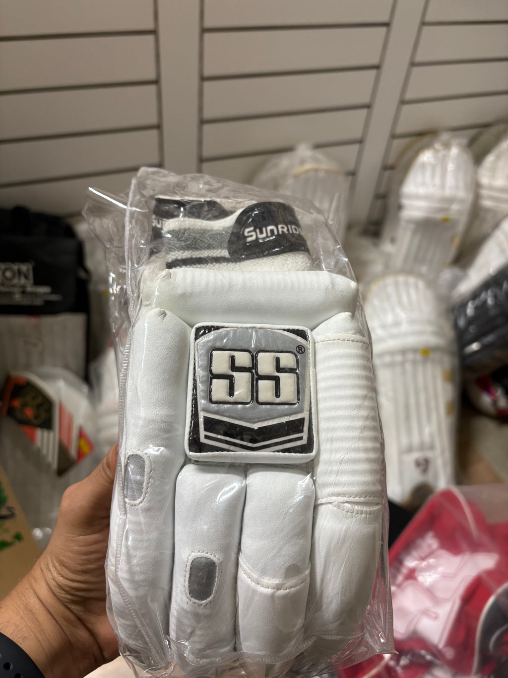 Gr Cricket Gloves