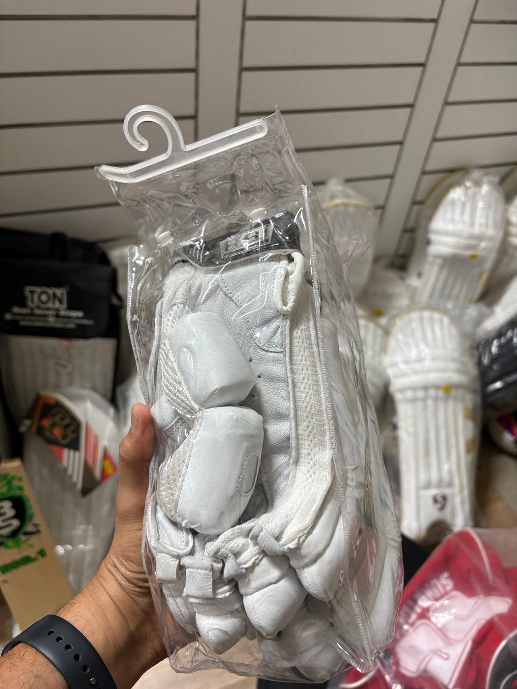 Gr Cricket Gloves