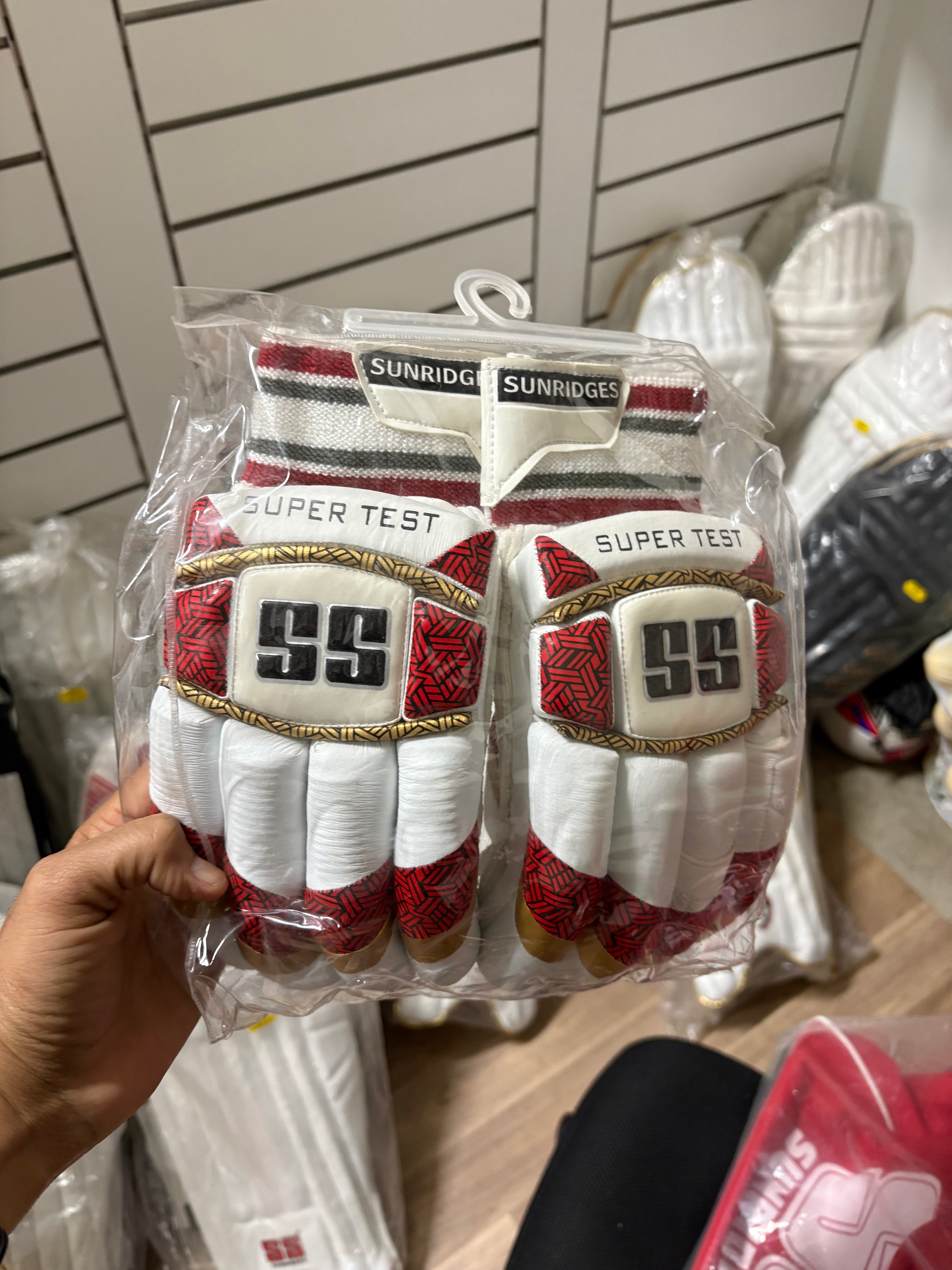 Gr Cricket Gloves