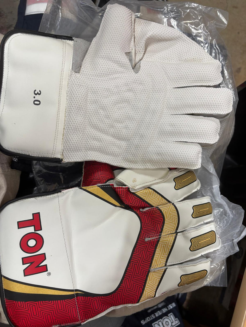 SS TON Pro 3.0 Cricket Wicket Keeping Gloves